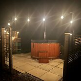 Cosy Devon Hut With Private Hot Tub