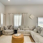 13 Mi to Dtwn Fargo: North Dakota Family Home!