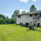 Shared Yard + Fire Pit: Airy Anchorage Apt!