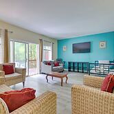 Lake George Townhome w/ Deck: 2 Mi to The Outlets!