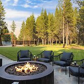 Lazy River Glamp-house by Avantstay Newly Built, Luxe Indoor-outdoor L