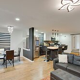 Cedar Hill Home w/ Fenced Patio, Grill & Foosball!