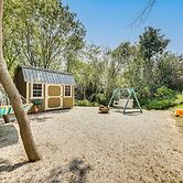 Pet-friendly Sheboygan Home: 4 Mi to Lake Michigan