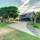 Walk to Pier: Bayside Getaway w/ Screened Balcony
