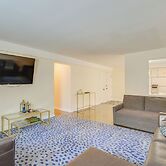 Walk to Train: Convenient Skokie Condo!