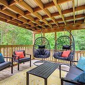 Daphne Home w/ Deck: Close to Beaches & Parks!