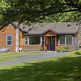 Qutie Pie House 2 Bedroom Home by RedAwning