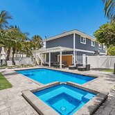 Sea La Vie 3 Bedroom Home by RedAwning