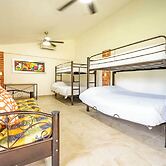 Spacious House Pool & Jacuzzi