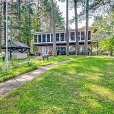 Waterfront Berry Lake Getaway w/ Sunroom!