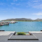 Reef - Waterfront City Pool Sauna Gym