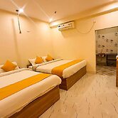 Blue Sapphire Hotel and Banquet