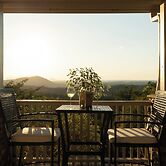 Stylish Home w/ Hot Tub & Fire Pit!