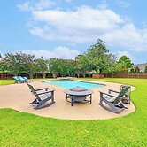 Fire Pit + Sauna: Spacious Lake Texoma Retreat!