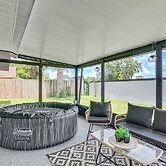 16 Mi to Downtown Tampa: Home w/ Hot Tub!