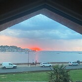 Cosy Coastguard Cottage Right Next to the sea