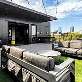 Downtown Nashville 2BR Condo Balcony & Parking Near Broadway