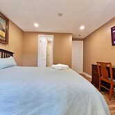 Cozy Home Near Transit & Hillcrest Mall with Free Parking