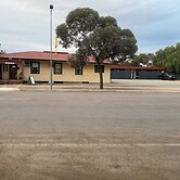 Hawker Hotel Motel