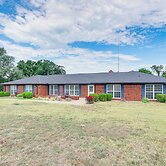 Waterfront Kansas Home w/ Private Fire Pit!