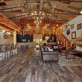 Oakridge Ranch: Pool + Hot-tub, Pickleball Court, Whiskey & Wine Room