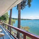 Waterfront Vashon Island Home, Beach Access & View