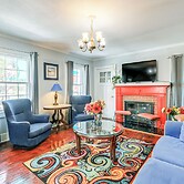 Cozy Cottage w/ Deck, 9 Mi to Downtown Beaufort!