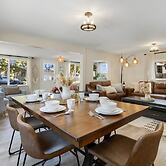 Downtown Windsor Home With Hot Tub & Pool Table