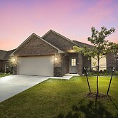 Newly Built 3br Getaway In Edmond 3 Bedroom Home by RedAwning