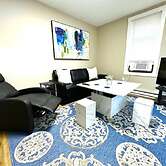 Cozy Unit King bed Laundry