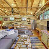 Unique Eureka Springs Cabin: Deck & Forest Views!