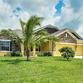 4 Mi to Golf: Gem w/ Pool & Lanai in Cape Coral