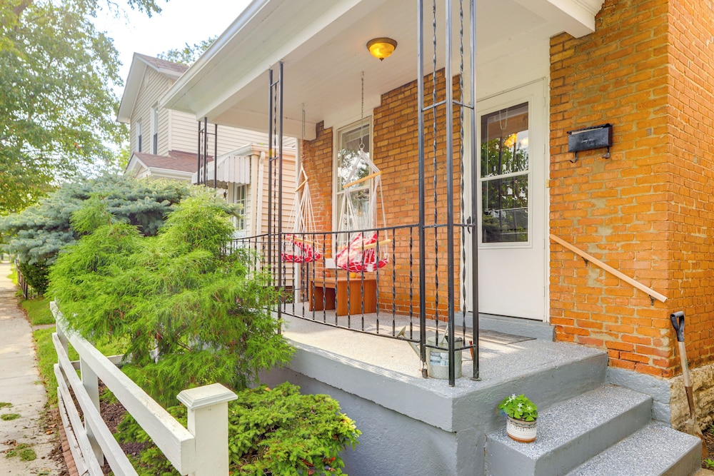 Dog-friendly Dayton Home: 1 Mi to Downtown!