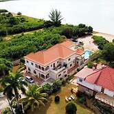 Indigo Beach Villa - Black River