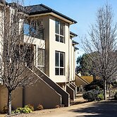 StayAU 3BR Deluxe Family Loft Point Cook