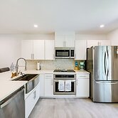 Marco Island Townhome: 2 Mi to Beaches!