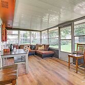 30 Mi to The Big Easy: Laplace Home w/ Backyard!