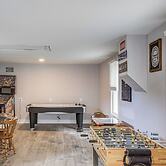 3 Mi to Cedar Point: Sunny Sandusky Home w/ Yard