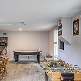 3 Mi to Cedar Point: Sunny Sandusky Home w/ Yard