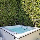 Stone Lagoon by Avantstay Steps to the Beach + Backyard Oasis!