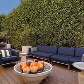 Stone Lagoon by Avantstay Steps to the Beach + Backyard Oasis!