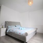 Whitley Bay - Sleeps 6 - Refurbished Throughout