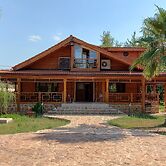 Wooden Villa w Private Garden Orchard -room w AC