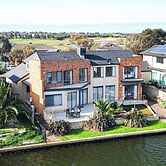 StayAU 6BR Deluxe Lakeview Point Cook