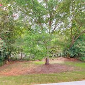 Walk to University of South Alabama: Mobile Apt