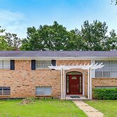 Walkable Mobile Apartment w/ Fenced-in Yard