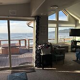 Oceanfront Cabin 6 w Jacuzzi Awe-inspiring View