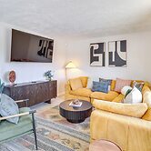 Central Albuquerque Getaway w/ Hot Tub & Grill!