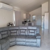 Tropical Oasis Retreat in Discovery Bay