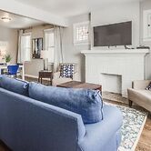 Great 6 Bedroom Peaceful Family Retreat in the University District